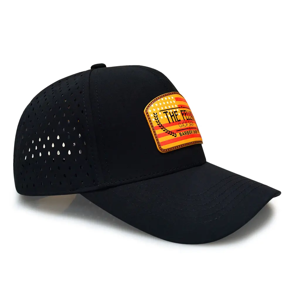 Fabrikant 5 Paneel Aangepaste Kleur Waterdichte Golfcaps Nieuw Ontwerp Laser Gesneden Geperforeerde Trucker Hoed Met Custom Pvc Lederen Logo