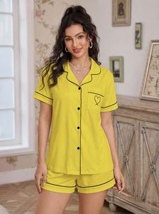 Set Pigiama Casual da Donna con Ricamo a Cuore e Tasche, Top a Maniche Corte con Bottoni e Pantaloncini, Regalo per Feste - Product Image 4