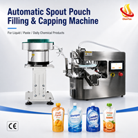 Machine automatique de remplissage et de bouchage de sachets à bec verseur pour liquides, pâtes, détergents, sauces et savons liquides