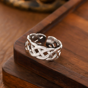 Bague en acier inoxydable tissée éternelle personnalisée pour femmes avec des ouvertures géométriques et des lignes croisées NS803054 - Product Image 5