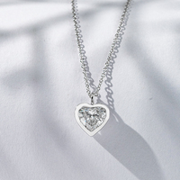 Collar con Colgante de Diamante Cultivado en Laboratorio con Corte Corazón de 1 Quilate y Engaste de Bisel en Oro Blanco de 18K StarsGem