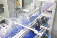Machine de découpe automatique à grande vitesse et économique pour goulot de bouteille en plastique (HDPE, PP, PE, PET) avec servomoteur industriel personnalisé, à vendre