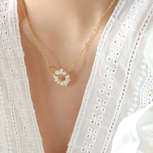 Último <span class=keywords><strong>collar</strong></span> de anillos dobles perlas de acero inoxidable círculo trenzado creativo entrelazado <span class=keywords><strong>collar</strong></span> de perlas de agua dulce para mujer - Product Image 5