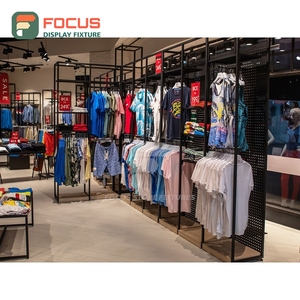Présentoir professionnel en métal chromé pour magasin de détail, service de conception de présentoirs pour chaînes de magasins de vêtements - Product Image 5