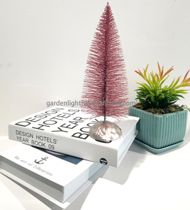 Mini árbol de Navidad rojo oscuro artificial de 9 pulgadas con base de plástico plateado para fiesta en casa y decoración de mesa festiva de vacaciones - Product Image 4