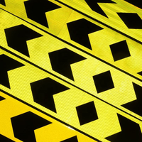 Bande réfléchissante jaune fluorescente avec flèche noire, autocollant d'avertissement réfléchissant pour pare-chocs de camion
