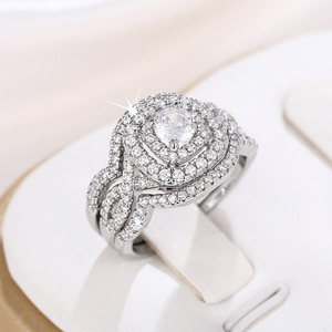 Set di Tre Anelli Geometrici di Lusso per Donne, Elegante Gioielleria da Matrimonio alla Moda - Product Image 2