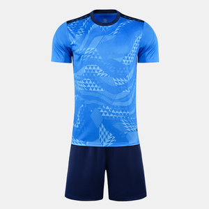 Maillot d'entraînement de football uni pour hommes en gros 2025, polyester à séchage rapide, uniforme de football personnalisé à 100% - Product Image 4