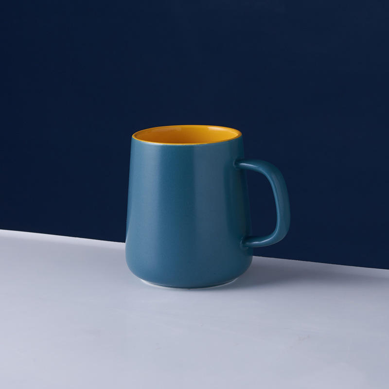 Blue and yellow color-blocked single cup with handle