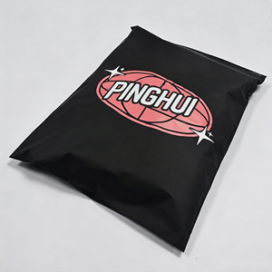 ถุงซิปล็อคสีดำแบบกำหนดเองสำหรับบรรจุภัณฑ์เสื้อผ้า ถุงโพลีแบบปิดผนึกได้พร้อมโลโก้พิมพ์ - Product Image 2