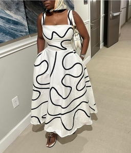 Vestido midi de verano con cuello cuadrado, estampado, entallado y con tirantes. - Product Image 6