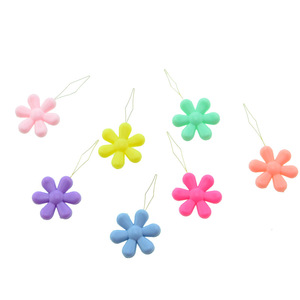 Renkli el dikiş aracı çiçek şekli kolay plastik iğne geçirici - Product Image 2