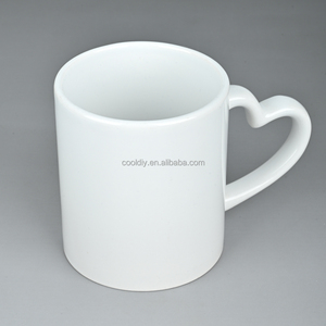 Tasses à <span class=keywords><strong>café</strong></span> en céramique à sublimation vierges <span class=keywords><strong>de</strong></span> 11 oz avec poignée en forme <span class=keywords><strong>de</strong></span> cœur, <span class=keywords><strong>de</strong></span> haute qualité et très demandées, pour personnalisation sur mesure - Product Image 3