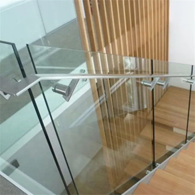 Staircase_handrail_design、LEDライト、強化ガラススタンドオフデザイン