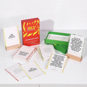 Jeu de cartes d'affirmations de phrases d'amour de soi avec impression personnalisée et support en bois - Product Image 6