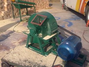 Nouveau broyeur à marteaux pour bois à moteur diesel, usage domestique, machine à broyer les branches d'arbres, capacité 1-3t/h, mobile, facile à utiliser, alimenté par moteur - Product Image 4