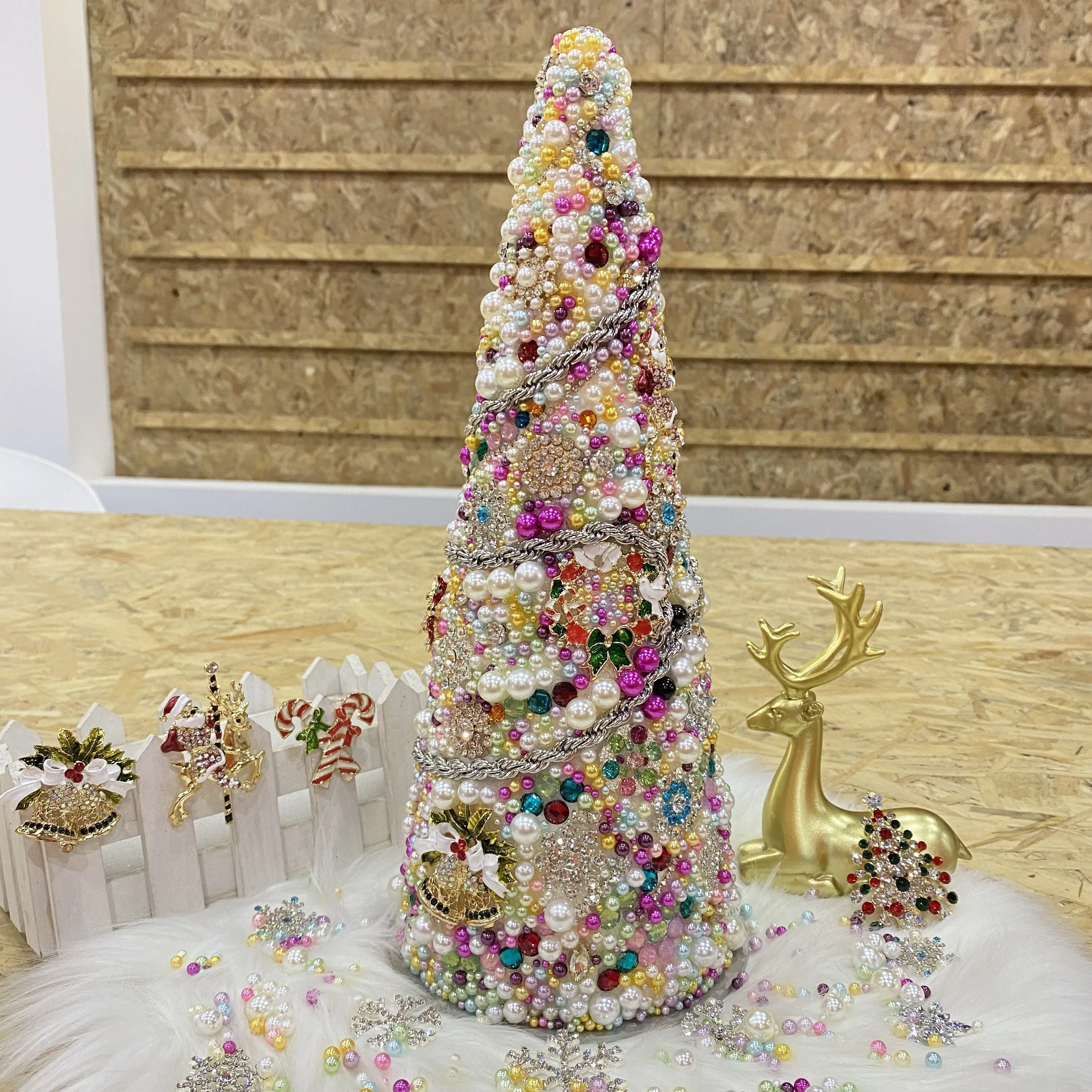 Custom 30Cm Handgemaakte Schuim Kleurrijke Parel Strass Mini Luxe Sieraden Kunstmatige Kerstboom Gift Ornamenten Decoratie