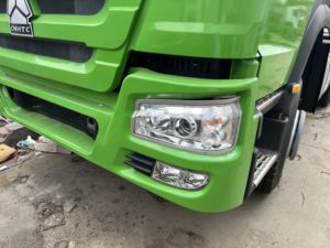 Camión Tractor Usado Sinotruk Euro2 Diésel 6X4 con Volante a la Izquierda, HOWO de 10 Ruedas, Capacidad de Carga de 21-30T, 371hp, Cámara Trasera de 360° - Product Image 5