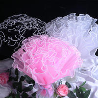 Papier d'emballage floral plissé en organza perlé de luxe pour la décoration florale de mariage