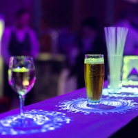 Système de projection interactif pour salle immersive, table de jeu pour restaurant, club, fête, mariage
