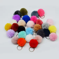 Porte-clés mousqueton en peluche douce et moelleuse argentée de 4 cm avec pompons et boules de fourrure – Breloque d'autodéfense