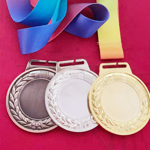 En stock, plaque de compétition de marathon personnalisée en métal plaqué or, médaille <span class=keywords><strong>d</strong></span>'activité pour employés, médaille commémorative de camp <span class=keywords><strong>d</strong></span>'été - Product Image 2
