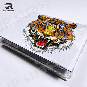 Camisetas y Sudadera con capucha de cristal 3D personalizadas OEM con motivos de logotipo, plantillas de diamantes de imitación ostentosas sin níquel ecológicas - Product Image 6