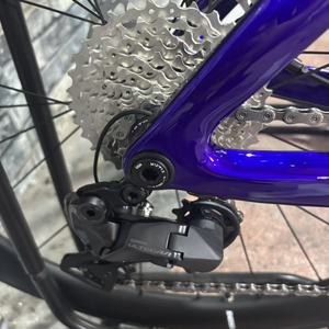 Vélo de course en fibre de carbone Kozo 7,9 kg, vente en gros directe d'usine, Shimano 105 24 vitesses, freins à disque hydrauliques, OEM CE KOZO2-SHI - Product Image 4