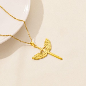 Collier en acier inoxydable 304 doré, motif épée, poignard croisé, sabre ailé, <span class=keywords><strong>médaille</strong></span> de combattant, <span class=keywords><strong>chaîne</strong></span> à maillons, style streetwear unisexe - Product Image 5