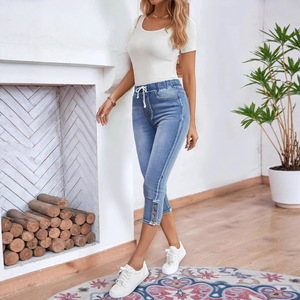 Pantaloni Capri <span class=keywords><strong>in</strong></span> Denim Elasticizzato da <span class=keywords><strong>Donna</strong></span> <span class=keywords><strong>con</strong></span> <span class=keywords><strong>Elastico</strong></span> <span class=keywords><strong>in</strong></span> <span class=keywords><strong>Vita</strong></span> e Cordoncino, Vestibilità Skinny, <span class=keywords><strong>Jeans</strong></span> Casual a Gamba Corta - Product Image 2