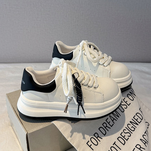 Zapatillas blancas de caña alta para mujer - nuevo estilo - zapatos con plataforma - versátiles - que aumentan la altura - zapatos de skate - casuales - deportivos - Product Image 4