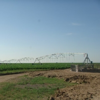 Zhonghui Essential Farm Système d'irrigation efficace Pivot Sprinkler Core Pump Moteur Boîte de vitesses Roues Construction en métal Hot-Dip