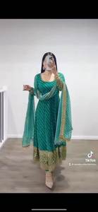 Ensemble de robe longue indienne Readymade et Dupatta, imprimé en fausse georgette avec paillettes brodées, tenue entièrement cousue, tenue traditionnelle - Product Image 2