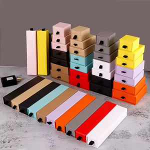 Caja de Joyería Cuadrada de Papel Kraft con Diseño Único para Collares y Pulseras, Elegante Estuche de Regalo - Product Image 1