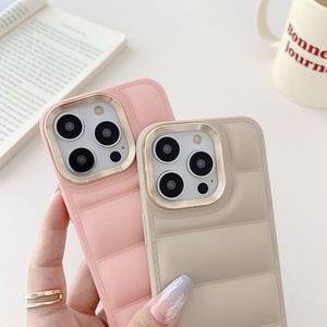 Venta al por mayor de fábrica: Nueva funda de teléfono tipo chaqueta con anillo dorado 2023 para iPhone 13 12 11 14 Pro Max, funda de móvil TPU de color sólido con efecto acolchado. - Product Image 5