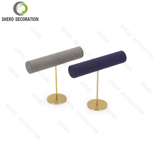 Expositor de mostrador de microfibra y metal para pulseras, brazaletes y relojes para joyería - Product Image 4