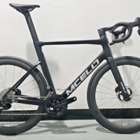 Carbon-Rennrad Leichtgewichtiger Luftfahrtrahmen Premium-Gangschaltung Scheibenbremse Großhandel Pendler-Fahrrad