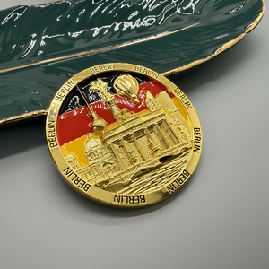 Magnete per Frigorifero di Alta Qualità Personalizzato con Design 3D di Berlino, Germania, Souvenir Turistico in Metallo Dorato Rotondo - Product Image 4