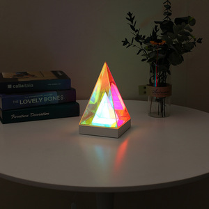Lámpara de Noche LED Triangular Acrílica Eléctrica OEM Avanzada con Control Táctil para Cubo, Luz Ambiental para Sala de Competición/Escritorio - Product Image 5
