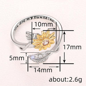 Anello Sunshine Flower da donna in argento color oro con zirconi cubici incastonati a pavé, regalo, gioielli alla moda - Product Image 4