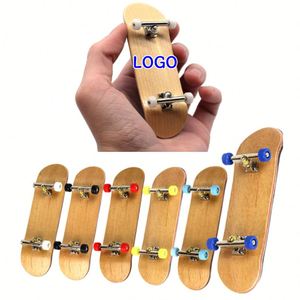 Mini skateboard en bois d'érable personnalisé avec logo, 13x9cm, forme de dessin animé, roues professionnelles interactives, cadeau pour enfants - Product Image 1