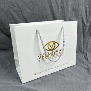Bolsas de Compra de Papel Blanco Personalizadas con Estampado en Dorado - Empaque de Regalo de Lujo para Clínicas Ópticas, Gafas y Salones de Belleza - Product Image 3