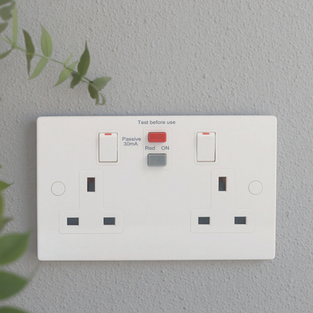 UK Standard13 Amp Double Weatherproof Outdoor Switched Power Socket with Latching RCD, IP66 Rated