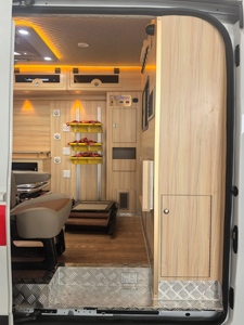 Седан-скорая помощь ChangAn Raeton для VIP-перевозок и экстренных служб 	 Скорая помощь ChangAn Raeton: VIP-транспорт для экстренных случаев - Product Image 6