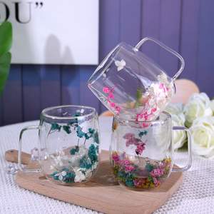 Vaso de cristal de doble capa con flores naturales al por mayor, estilo INS, regalo, vaso para zumo, taza de arena de pétalos de lujo ligero para uso doméstico - Product Image 4