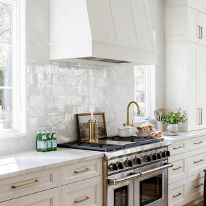 Cocina Americana Clásica Balom con Gabinetes de Madera Maciza Oscura, Tiradores de Cobre, Encimera de Mármol Blanco y <span class=keywords><strong>Estufa</strong></span> Profesional - Product Image 6