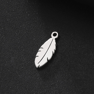 <span class=keywords><strong>Mini</strong></span> 18K plaqué or en acier inoxydable plume pendentif à breloques Style mignon bijoux à bricoler soi-même faisant des fournitures pour collier et Bracelets - Product Image 2