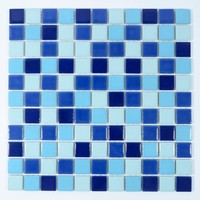 Carreaux de piscine en mosaïque de verre moderne pour piscines d'hôtel, de villa et d'école Mur intérieur personnalisé résistant au chlore et à la réfraction de la lumière sous-marine