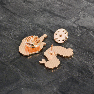 Çilek tırtıl emaye pimleri komik karikatür bitki hayvan rozeti broş yaka Pin Denim kot gömlek takı hediyeler toptan - Product Image 5