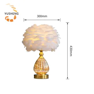 Lampu meja Led samping tempat tidur, lampu meja Modern putih dan emas, dekorasi rumah bulu burung unta